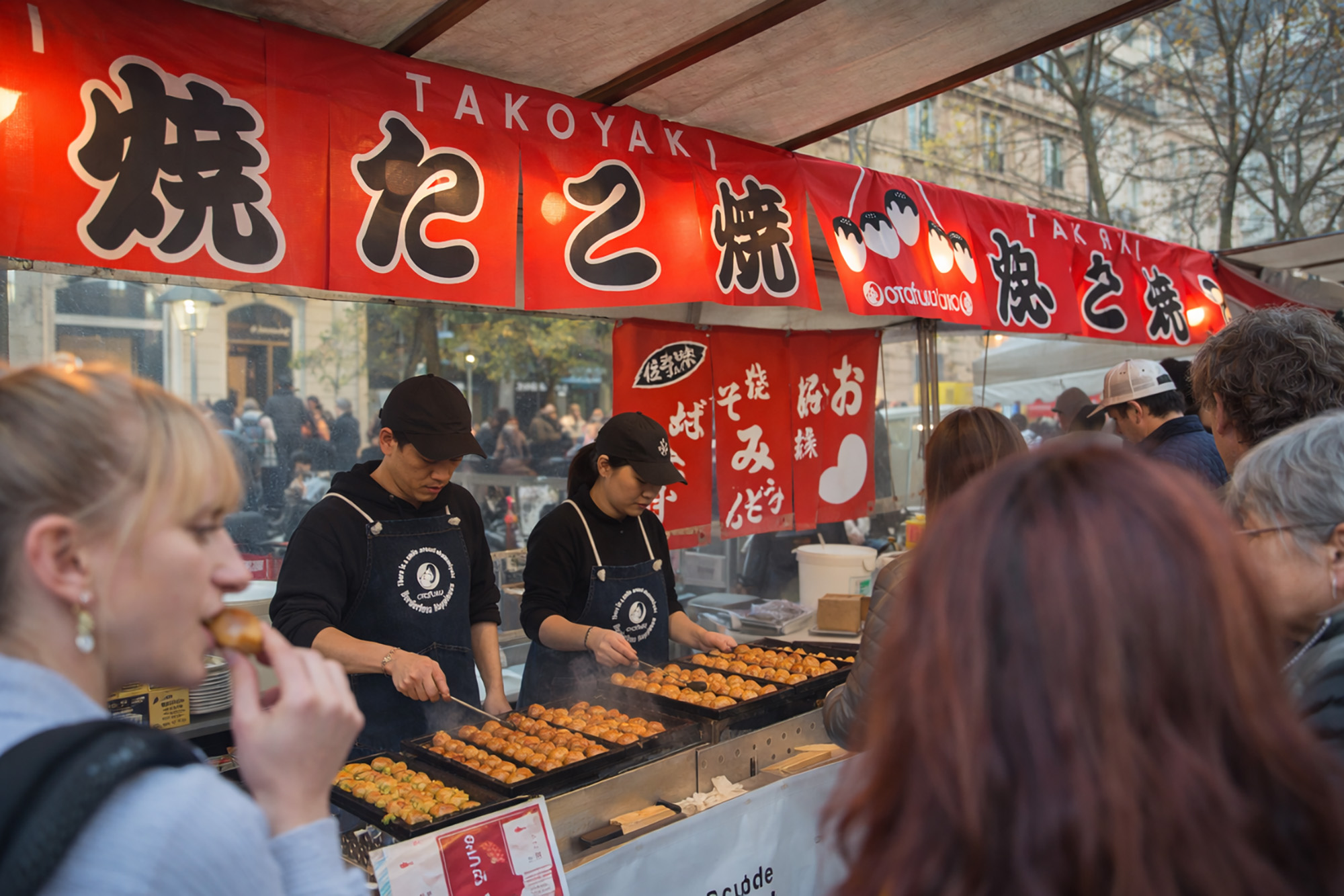 Le stand Usagi Délice sur un marché à Paris